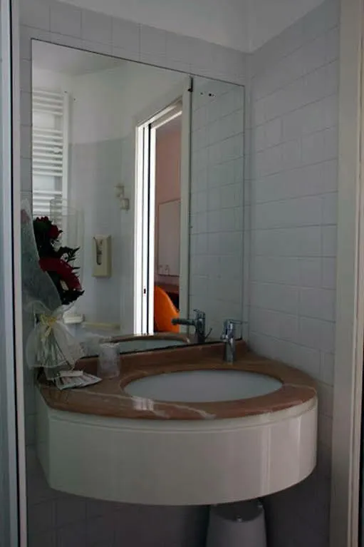 Hotel Marebello 3*, Rimini
